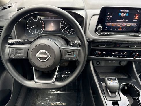 Used 2024 Nissan Rogue SV AWD/4WD image 14