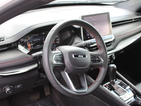 Used 2024 Jeep Compass Trailhawk AWD/4WD image 10