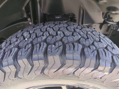 Used 2024 Jeep Wrangler Unlimited AWD/4WD image 13