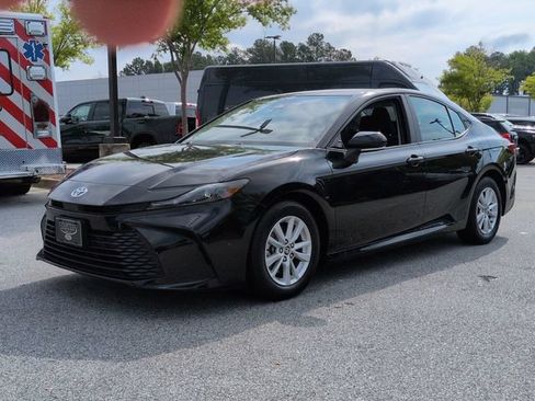 Used 2025 Toyota Camry LE FWD image 8