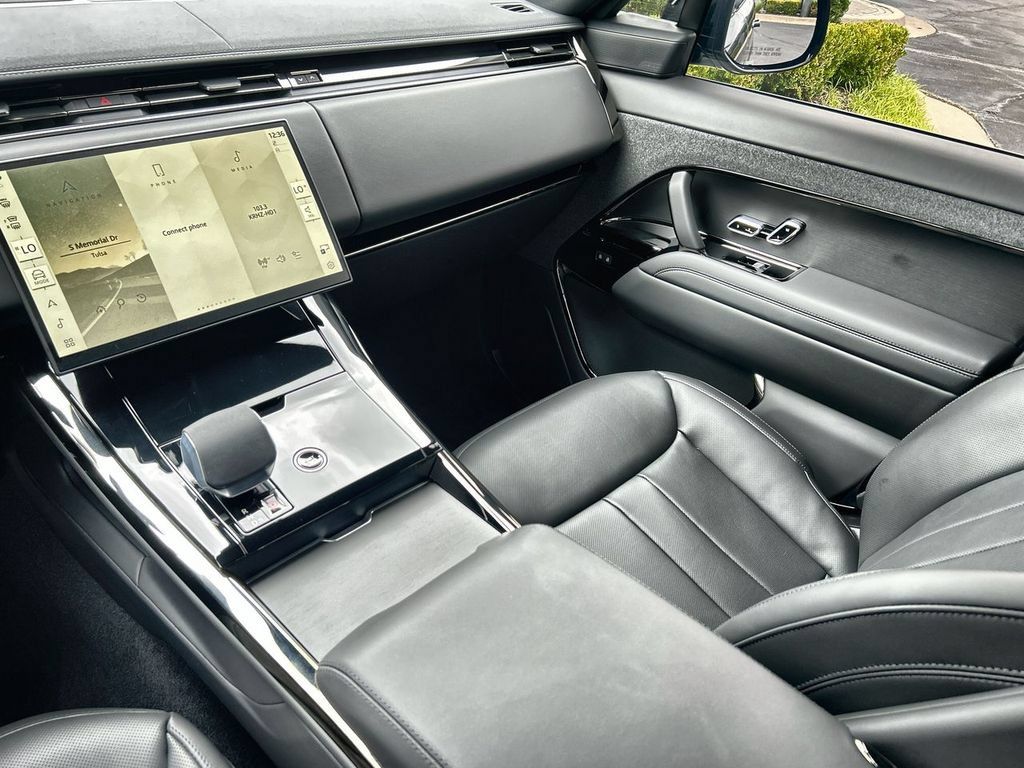New 2026 Land Rover Range Rover Sport Dynamic SE AWD/4WD image 13