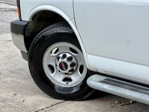 Used 2017 GMC Savana 2500 image 27