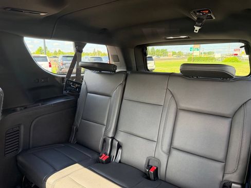 Used 2022 Chevrolet Suburban Z71 w/ Z71 Off-Road Package AWD/4WD image 27
