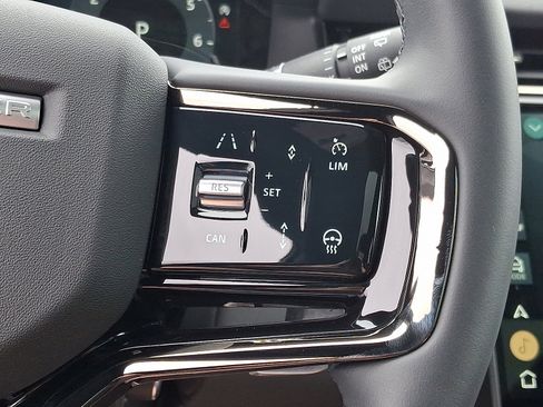 Used 2025 Land Rover Range Rover Evoque Dynamic SE image 22