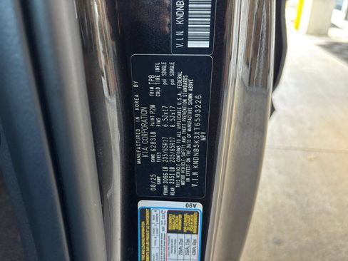 Used 2026 Kia Carnival FWD image 32