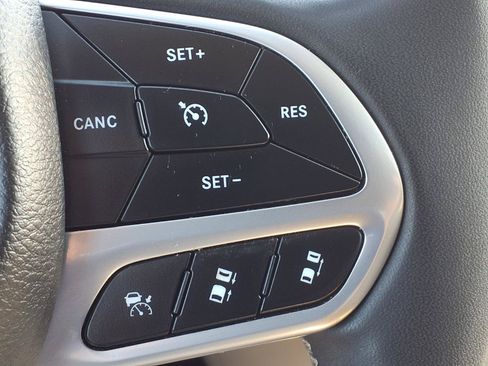 Used 2024 Chrysler Pacifica Touring-L FWD image 15