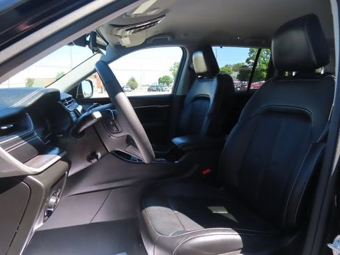 Used 2023 Jeep Grand Cherokee Limited w/ Luxury Tech Group II AWD/4WD image 21