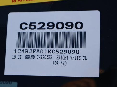 Used 2019 Jeep Grand Cherokee Laredo image 7