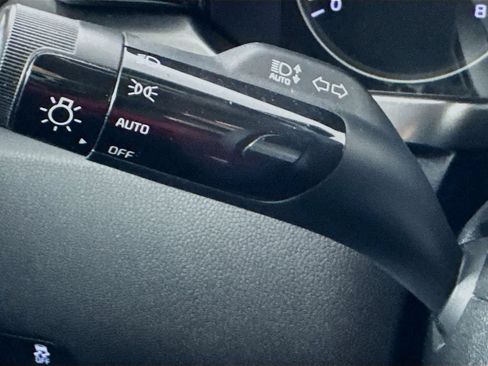 Used 2023 Kia Sorento LX FWD image 12