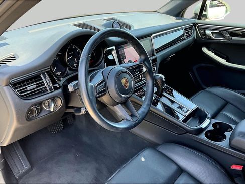 Used 2023 Porsche Macan AWD/4WD image 18
