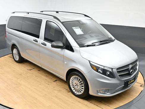 Used 2018 Mercedes-Benz Metris Passenger image 41