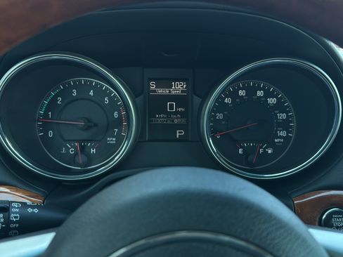 Used 2011 Jeep Grand Cherokee Overland AWD/4WD image 13