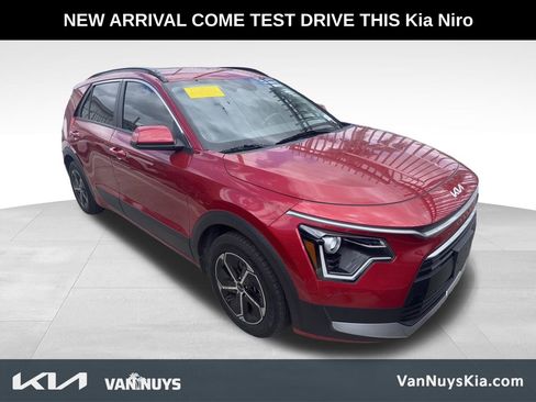Used 2023 Kia Niro LX FWD image 2