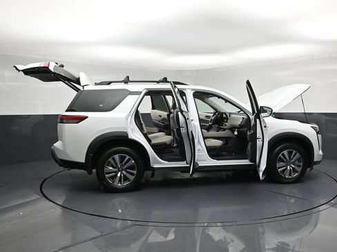 New 2026 Nissan Pathfinder SL AWD/4WD image 37
