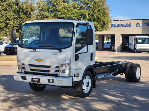 New 2024 Chevrolet Low Cab Forward image 9