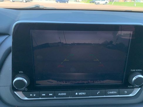 Used 2024 Nissan Rogue SV FWD image 24