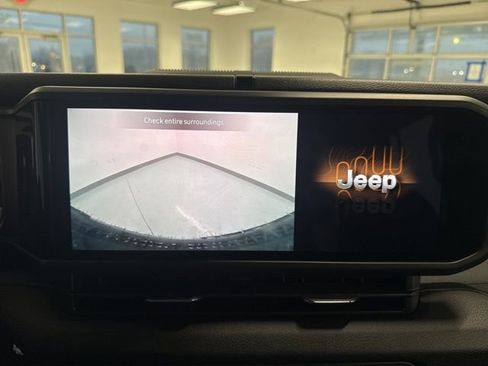 Used 2024 Jeep Wrangler Willys image 40