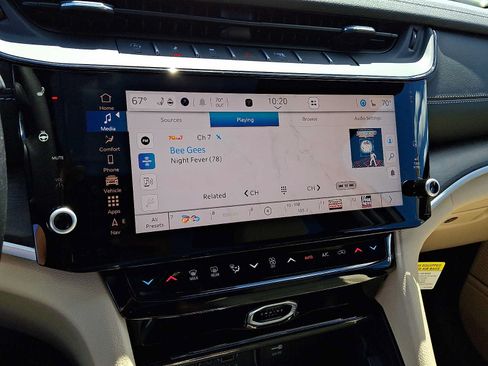 New 2026 Jeep Grand Cherokee Limited w/ Luxury Tech Group II AWD/4WD image 13