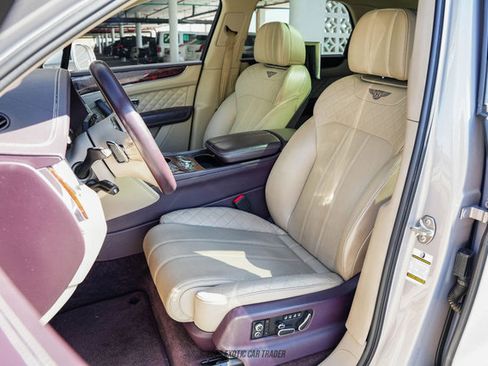 Used 2017 Bentley Bentayga image 40