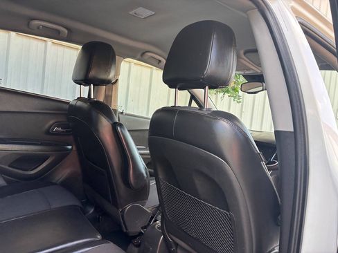 Used 2021 Chevrolet Trax LT FWD image 16