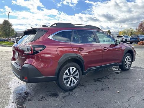 Certified 2025 Subaru Outback Premium image 3