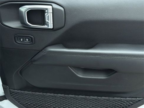 Used 2022 Jeep Wrangler Unlimited Sahara image 39