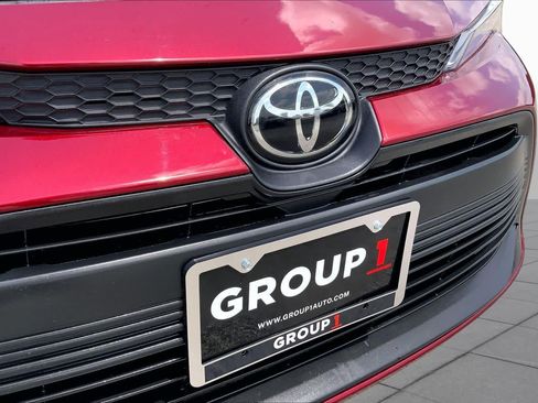 Used 2025 Toyota Corolla LE FWD image 29