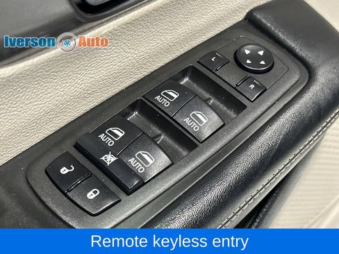 Used 2022 Chrysler Pacifica Touring-L FWD image 16