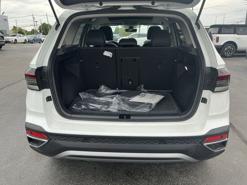 New 2026 Volkswagen Taos SE AWD/4WD image 27