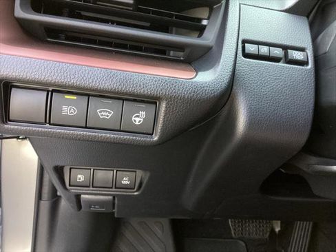 Certified 2025 Toyota Prius Plug-In Hybrid image 18