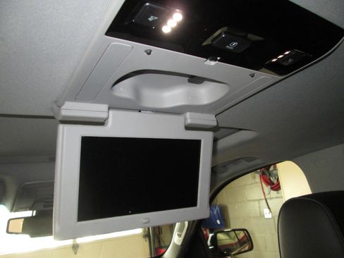 Used 2017 GMC Yukon XL Denali w/ Open Road Package image 24