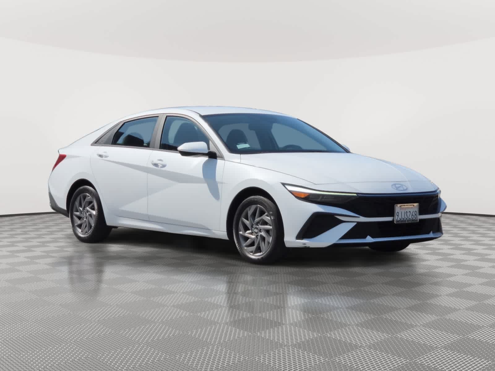 Used 2024 Hyundai Elantra SEL FWD image 3
