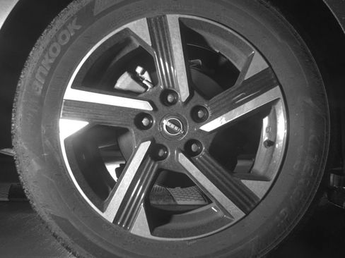 Used 2025 Nissan Sentra SV FWD image 18