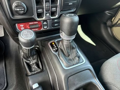 Used 2026 Jeep Wrangler Unlimited Rubicon AWD/4WD image 19