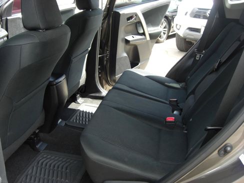 Used 2015 Toyota RAV4 LE FWD image 15