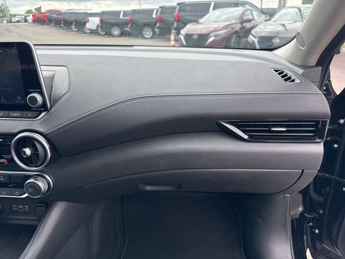 Used 2025 Nissan Sentra SV FWD image 17