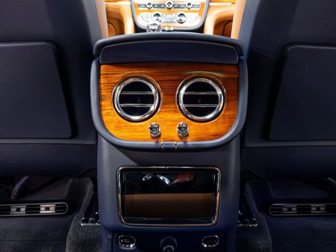 Used 2021 Bentley Bentayga w/ First Edition Specification AWD/4WD image 40