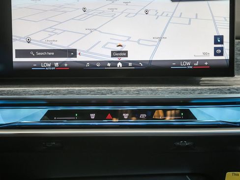 Used 2025 BMW i7 M70 w/ Executive Package AWD/4WD image 10