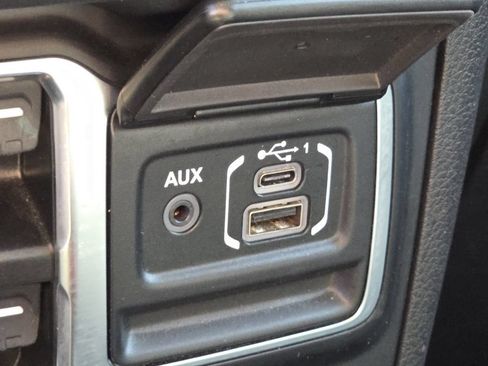 Used 2024 Jeep Wrangler Unlimited Sahara AWD/4WD image 29
