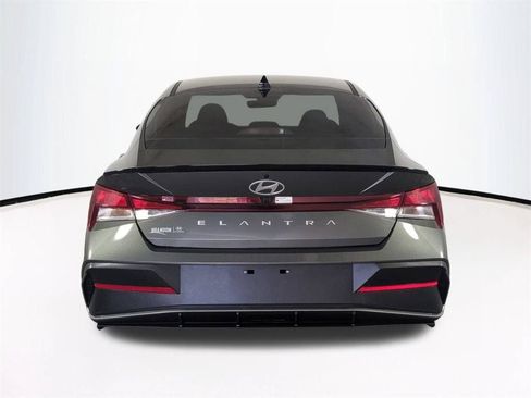 Used 2025 Hyundai Elantra Sport FWD image 6