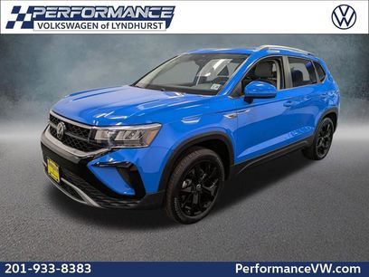 Used 2023 Volkswagen Taos SE w/ Panoramic Sunroof Package
