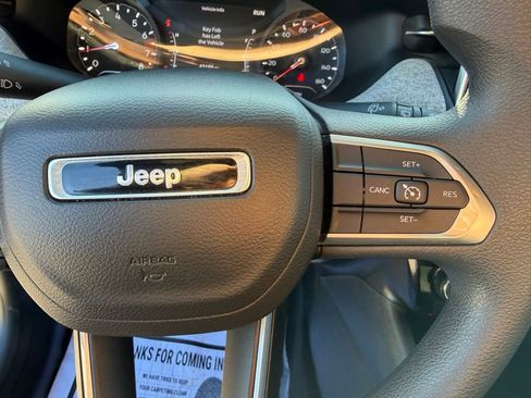 Used 2023 Jeep Compass Sport image 18