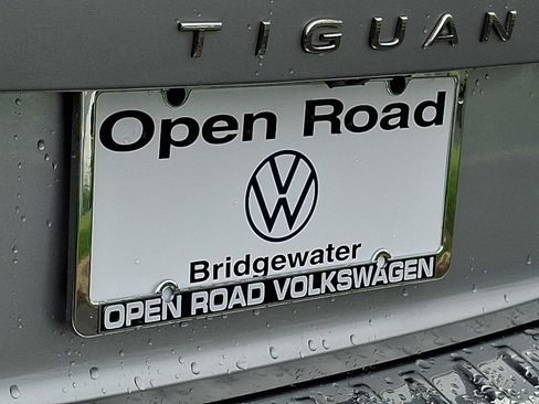 Used 2023 Volkswagen Tiguan SE w/ Panoramic Sunroof Package AWD/4WD image 30