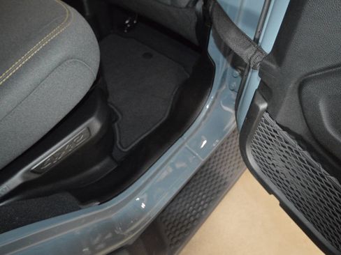 Used 2025 Jeep Wrangler Unlimited Sahara image 14