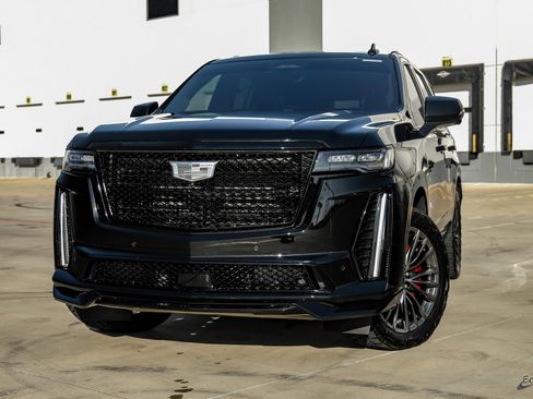 Used 2023 Cadillac Escalade V image 3