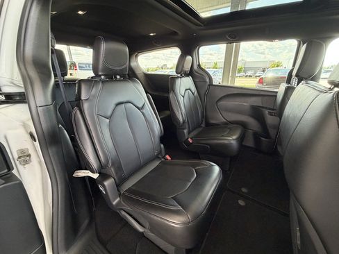 Used 2025 Chrysler Pacifica Select FWD image 25