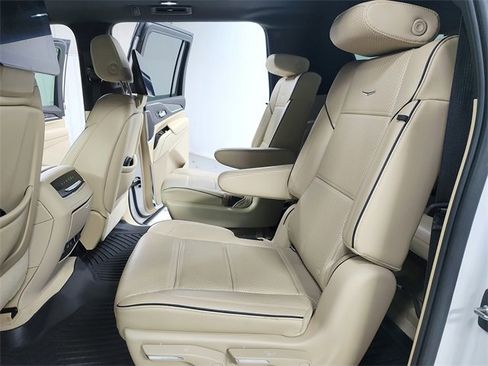 Used 2021 Cadillac Escalade ESV Premium Luxury w/ Performance Package image 35