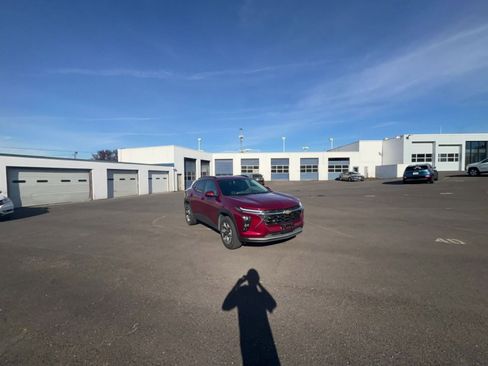 Used 2025 Chevrolet Trax LT image 15