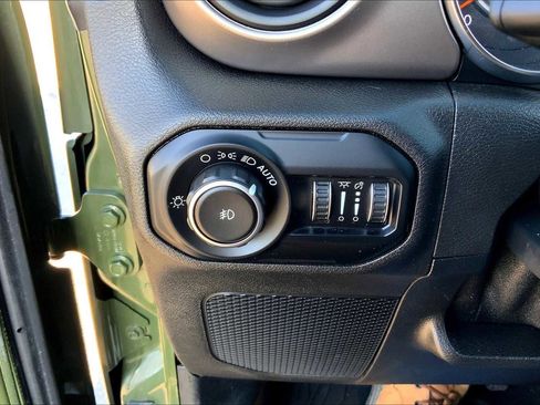 Used 2020 Jeep Wrangler Sport image 31