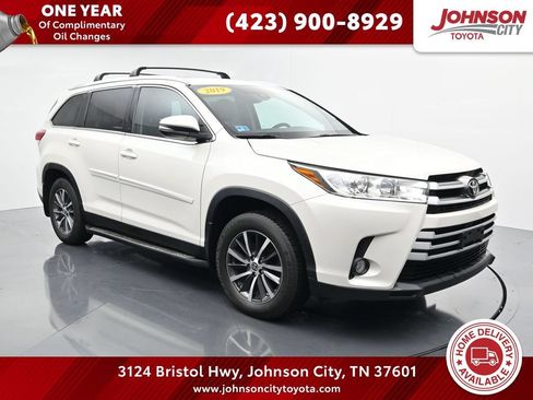 Used 2019 Toyota Highlander XLE AWD/4WD image 1